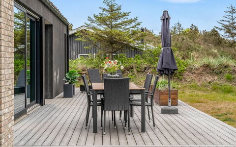 Uschi - 1Km from the Sea: Bois, Parquet, Dur, Porche, Plate-Forme, Planche, Meubles, Mobilier De Jardin, Chaise, Tache De Bois