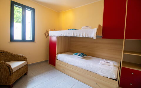 Nicoletta'S House in Otranto: Bois, Sol, Design Intérieur, Sol, Meubles, Chambre, Pièce, Lit, Domicile, Plafond