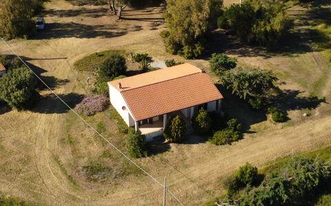Villa Vignola: Arbre, Maison, Paysage, Zone Rurale, Plaine, Domicile, Lot Terre, Toit, Chalet