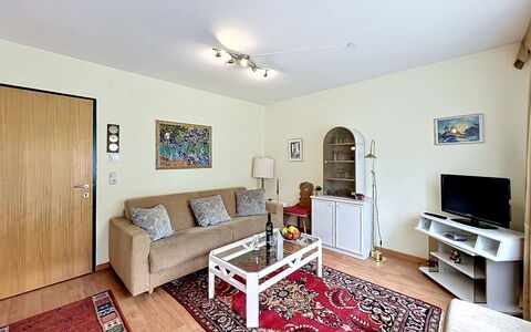 Bergblick: Meubles, Design Intérieur, Canapé, Sol, Sol, Pièce, Bois, Salon, Plafond, Cadre