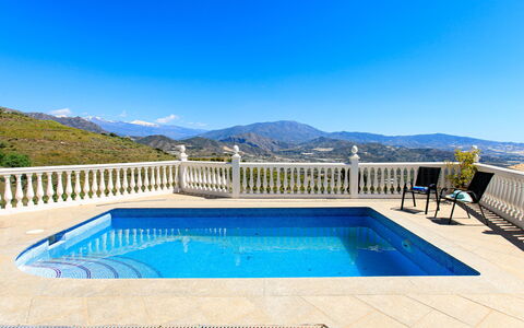Magdalena: Piscine, Bleu, Recours, Composite, Eco Hôtel, Chaîne De Montagnes, Loisir, Biens, Villa, Mobilier De Jardin
