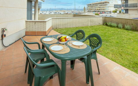 Balco del Port Ii: Meubles, Arbuste, Jardin, Mobilier De Jardin, Ombre, Tableau De Plein Air, Chaise, Patio, Arrière-Cour, Cour
