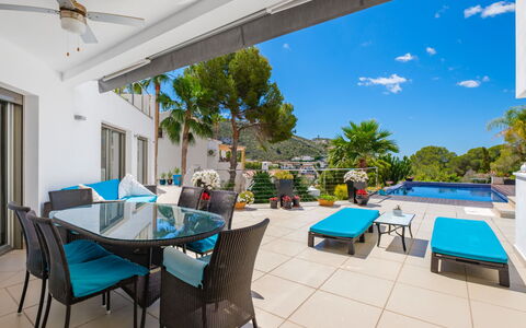 Puerto de Bejar: Meubles, Arbuste, Jardin, Mobilier De Jardin, Ombre, Tableau De Plein Air, Chaise, Patio, Arrière-Cour, Cour