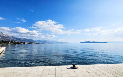 Julija: Ciel, Bleu, L'Eau, Plan D'Eau, Nuage, Horizon, Cotiers Et Relief Océaniques, Mer, Cumulus, Océan