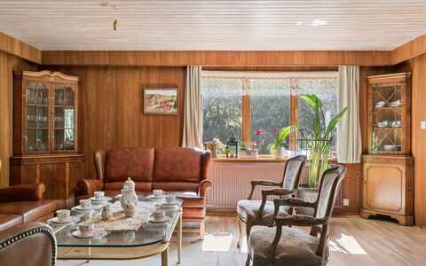 Extorp: Meubles, Design Intérieur, Sol, Sol, Bois, Plafond, Pièce, Table, Salon, Canapé