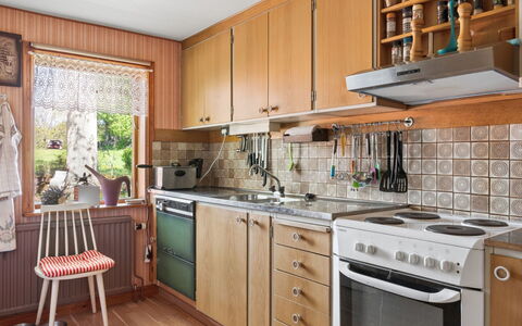 Extorp: Cuisine, Appareil De Cuisine, Comptoir, Principaux Appliance, Cabinetry, Meubles, Sol, Design Intérieur, Bois, Cuisinière