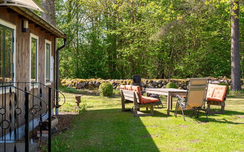 Extorp: Meubles, Jardin, Chalet, Printemps, Arrière-Cour, Mobilier De Jardin, Chaise, Des Bois, Cour, Pelouse