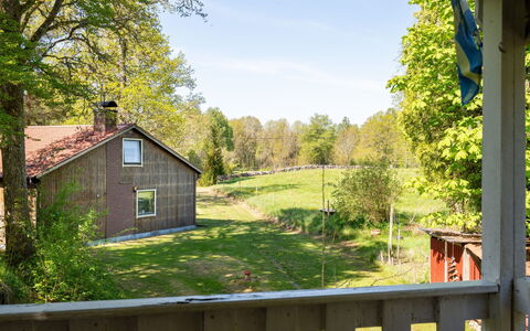 Extorp: Herbe, Arbre, Vert, Feuille, Bois, Maison, Chalet, Arbuste, Domicile, Zone Rurale