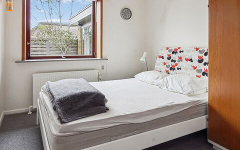 Uolevi - 10Km from the Sea: Meubles, Lit, Design Intérieur, Mur, Chambre, Bois, Sol, Sol, Drap De Lit, Pièce
