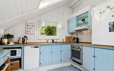 Ilwith - 28Km from the Sea: Cuisine, Appareil De Cuisine, Comptoir, Bois, Design Intérieur, Principaux Appliance, Plafond, Cabinetry, Meubles, Sol