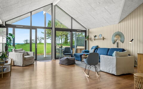 Gerlind - 75M to the Fjord: Sol, Bois, Design Intérieur, Meubles, Sol, Parquet, Plafond, Chaise, Revêtement De Sol Stratifié, Salon