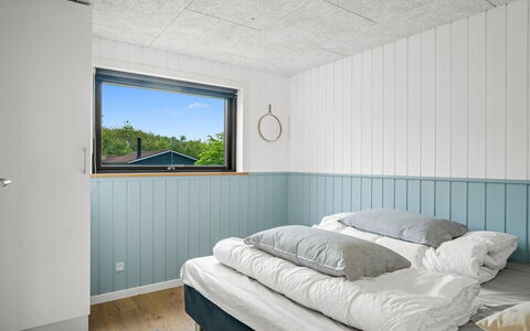 Gerlind - 75M to the Fjord: Chambre, Design Intérieur, Plafond, Sol, Literie, Lit, Drap De Lit, Sol, Cadre De Lit, Pièce
