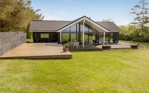 Gerlind - 75M to the Fjord: Toit, Domicile, Chalet, Siding, Biens, Ferme, Ombre, Batiments Jardin, Porche, Aménagement Paysager