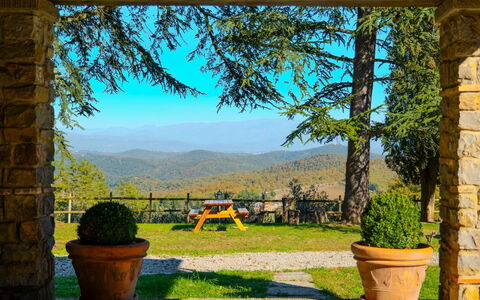Villa la Guardiola: Paysage Naturel, Colline, Paysage, Été, Printemps, Chaîne De Montagnes, Lumière Du Soleil, Station De Montagne, Vallée, Jardin