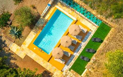 Villa la Guardiola: Piscine, Recours, Mobilier De Jardin, Balancelle, Eco Hôtel, Jardin, Parapluie, Ombre, Thermes, Aménagement Paysager