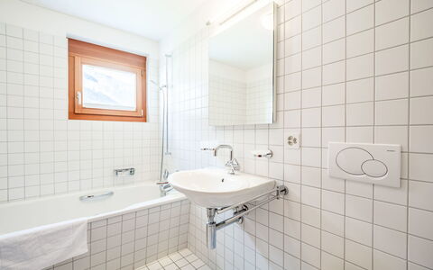 Flims 800: Salle De Bains, Luminaire Plomberie, Design Intérieur, Sol, Sol, Robinet, Plomberie, Lavabo, Évier, Plafond