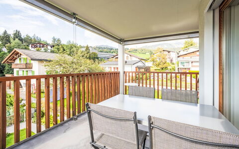 Flims 800: Porche, Ombre, Eco Hôtel, Chaise, Balcon, Mobilier De Jardin, Plante D'Appartement, Plate-Forme, Pot De Fleur, Tache De Bois