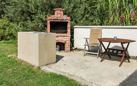 Tessa - 19Km from the Sea: Meubles, Design Intérieur, Bois, Plafond, Sol, Sol, Parquet, Table Cuisine Et Salle A Manger, Table, Luminaire