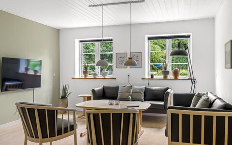 Falka - 30Km from the Sea: Meubles, Design Intérieur, Sol, Bois, Sol, Table, Domicile, Parquet, Éclairage, Salon
