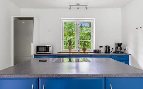 Falka - 30Km from the Sea: Sol, Cuisine, Bois, Comptoir, Design Intérieur, Sol, Evier, Cabinetry, Domicile, Appareil De Cuisine