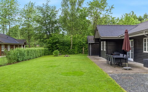 Falka - 30Km from the Sea: Maison, Zone Résidentielle, Arbuste, Toit, Chalet, Domicile, Jardin, Pelouse, Couverture De Sol, Siding
