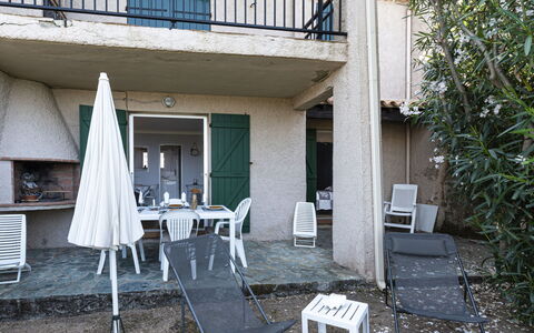U Sognu: Meubles, Mobilier De Jardin, Chaise, Tableau De Plein Air, Ombre, Table Cuisine Et Salle A Manger, Balcon, Porche, Arrière-Cour, Cour