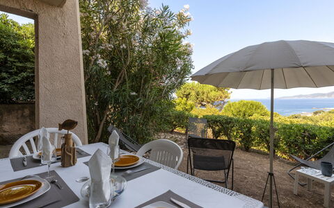 U Sognu: Mobilier De Jardin, Aménagement Paysager, Tableau De Plein Air, Jardin, Table Cuisine Et Salle A Manger, Chaise, Ombre, Eco Hôtel, Cour, Recours