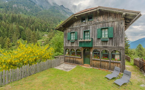 Villa Ragada: Meubles, Design Intérieur, Sol, Sol, Parquet, Bois, Chaise, Plafond, Table Cuisine Et Salle A Manger, Table