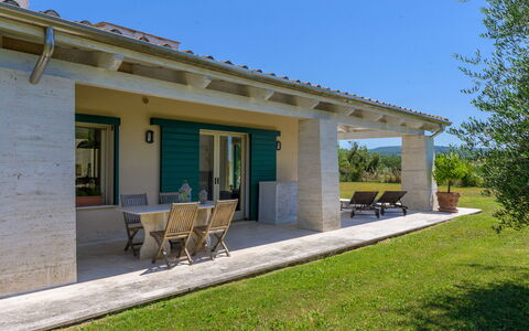 La Sorgente: Porte, Domicile, Toit, Mobilier De Jardin, Composite, Ombre, Biens, Chalet, Chaise, Porche