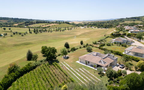 La Sorgente: Plaine, Paysage, Lot Terre, Prairie, Plantation, Champ, Zone Rurale, Agriculture, Vue Du Ciel