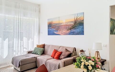 Bemi' Al Mare: Meubles, Design Intérieur, Canapé, Sol, Sol, Mur, Pièce, Salon, Bois, Appartement