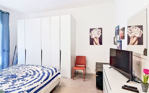 Bemi' Al Mare: Meubles, Design Intérieur, Lit, Sol, Mur, Chambre, Sol, Bois, Pièce, Drap De Lit