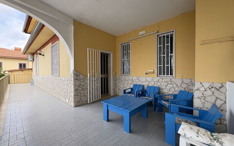 Villa Sole Mare: Sol, Sol, Composite, Béton, Tuile, Ombre, Balcon, Tache De Bois, Clôture