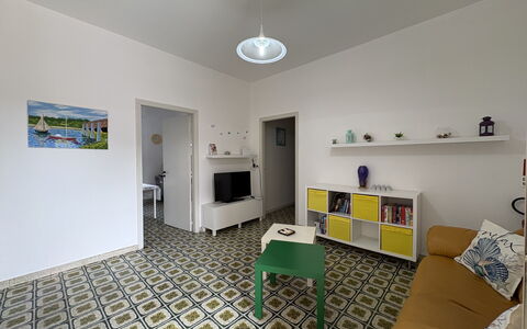 Villa Sole Mare: Sol, Sol, Design Intérieur, Pièce, Plafond, Appartement, Tuile, Rayonnage, Moulage
