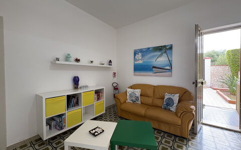 Villa Sole Mare: Meubles, Design Intérieur, Sol, Sol, Mur, Bois, Pièce, Plafond, Canapé, Salon