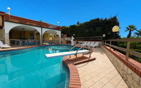 Villa Sole Mare: Piscine, Hôtel, Recours