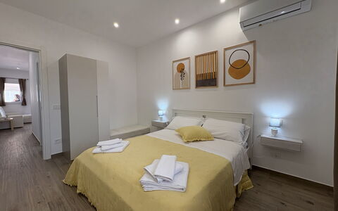 Villa Benvenuti al Sud: Sol, Bois, Sol, Design Intérieur, Plafond, Chambre, Lit, Meubles, Pièce, Parquet