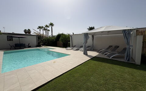 Villa Benvenuti al Sud: Piscine, Ombre, Recours, Composite, Mobilier De Jardin, Aménagement Paysager, Biens, Hacienda, Jardin, Loisir