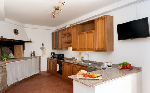 Villa i Fiori: Cabinetry, Cuisine, Meubles, Design Intérieur, Comptoir, Sol, Bois, Plafond, Appareil De Cuisine, Pièce