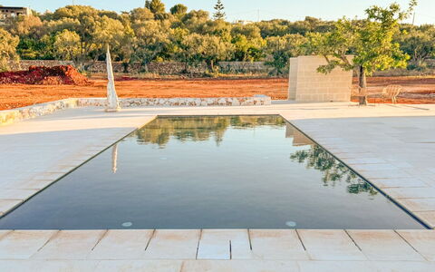 Tenuta Emma: Composite, Réflexion, Piscine, Caractéristique De L'Eau, Miroir D'Eau, Tuile, Étang, Passerelle, Dalle, Ombre