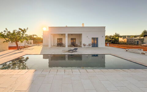 Tenuta Emma: Composite, Piscine, Réflexion, Biens, Conception, Miroir D'Eau, Caractéristique De L'Eau, Tuile, Villa, Daylighting