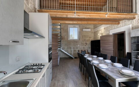 L'Oasi di Salvo: Sol, Design Intérieur, Sol, Meubles, Plafond, Appartement, Dur, Parquet, Cuisine, Chaise