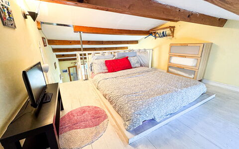 Ostrica: Meubles, Design Intérieur, Sol, Chambre, Lit, Sol, Bois, Pièce, Plafond, Parquet
