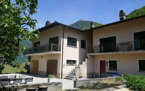 Casa Malva: Maison, Domicile, Chaîne De Montagnes, Balcon, Porche, Ombre, Biens, Villa, Village De Montagne, Allée