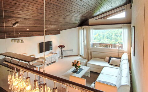 Casa Primavera B31: Design Intérieur, Plafond, Sol, Sol, Meubles, Éclairage, Canapé, Pièce, Luminaire, Domicile