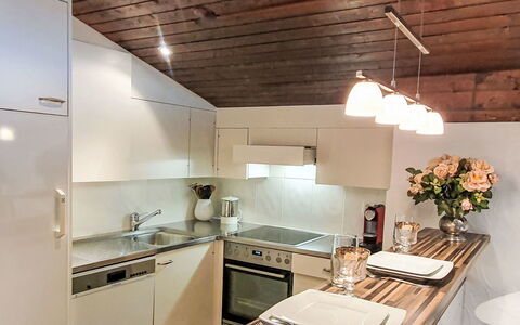 Casa Primavera B31: Design Intérieur, Cuisine, Meubles, Comptoir, Sol, Bois, Plafond, Appareil De Cuisine, Principaux Appliance, Luminaire