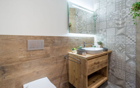 Flims 796: Sol, Luminaire Plomberie, Sol, Salle De Bains, Bois, Design Intérieur, Armoire De Toilette, Lavabo, Évier, Toilette