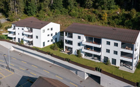 Miraselva Apt. 1.3: Meubles, Mobilier De Jardin, Table, Design Intérieur, Chaise, Tableau De Plein Air, Table Cuisine Et Salle A Manger, Ombre, Pot De Fleur, Plante D'Appartement