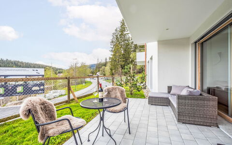 Miraselva Apt. 1.3: Meubles, Mobilier De Jardin, Table, Design Intérieur, Chaise, Tableau De Plein Air, Table Cuisine Et Salle A Manger, Ombre, Pot De Fleur, Plante D'Appartement