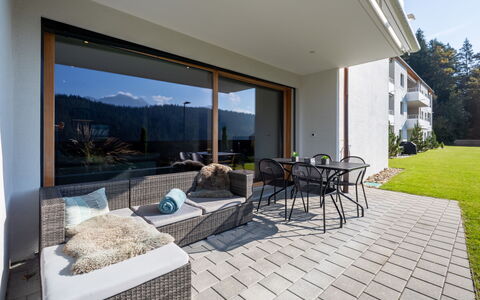 Miraselva Apt. 1.3: Meubles, Mobilier De Jardin, Table, Design Intérieur, Chaise, Tableau De Plein Air, Table Cuisine Et Salle A Manger, Ombre, Pot De Fleur, Plante D'Appartement